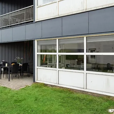 Fan Bad, Lejl, 19 *